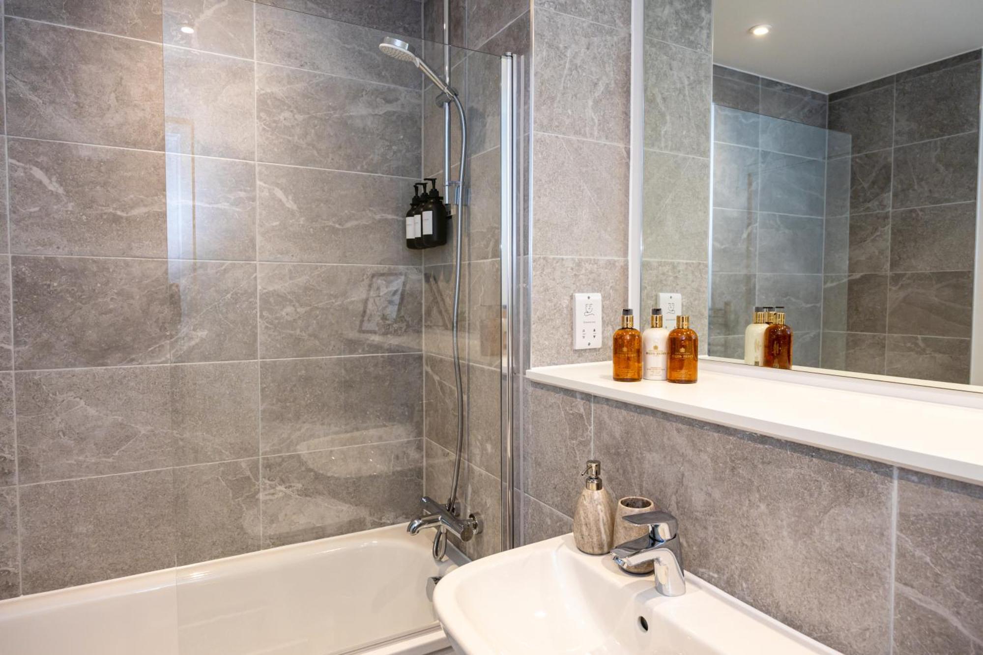 Ferienwohnung Pet Friendly 2Br Near Station By Asquare Letting Manchester Exterior foto